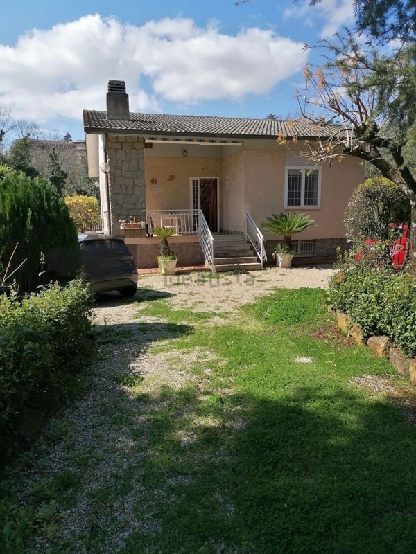 casa indipendente in vendita a Velletri