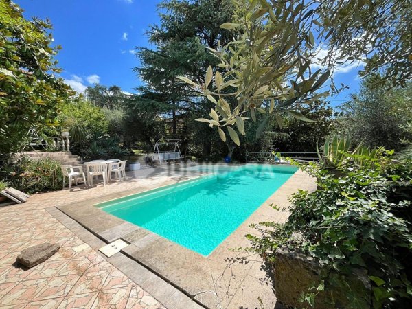 casa indipendente in vendita a Velletri