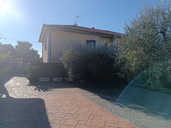 casa indipendente in vendita a Velletri