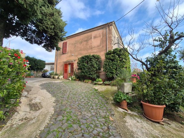 casa indipendente in vendita a Velletri