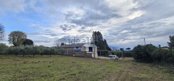 capannone in vendita a Velletri