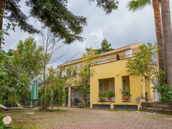 casa indipendente in vendita a Velletri