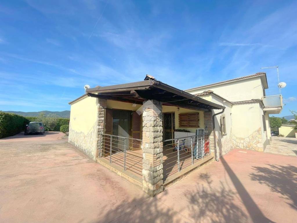casa indipendente in vendita a Velletri