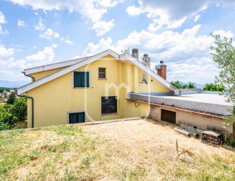 casa indipendente in vendita a Velletri