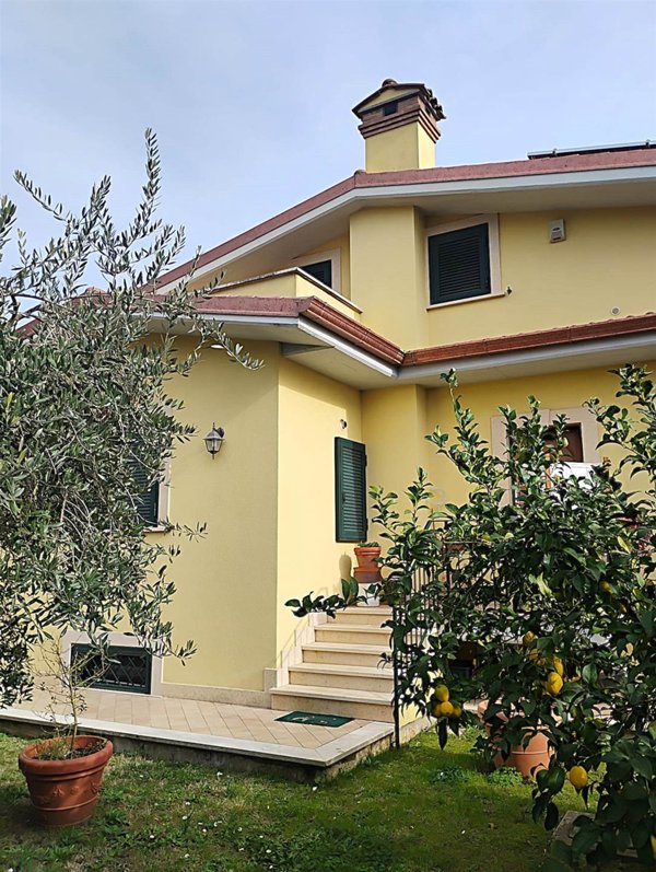 casa indipendente in vendita a Velletri