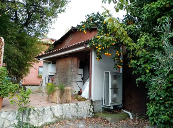 casa indipendente in vendita a Velletri