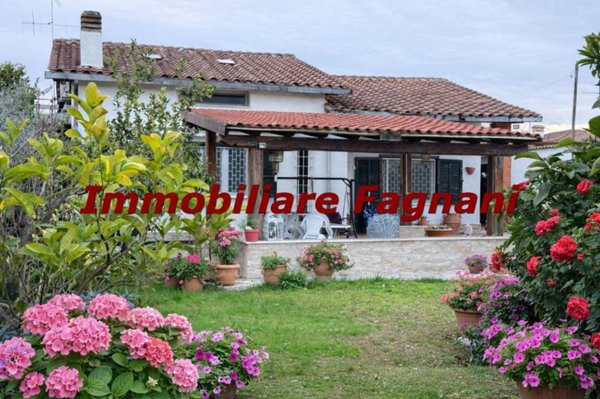 casa indipendente in vendita a Velletri