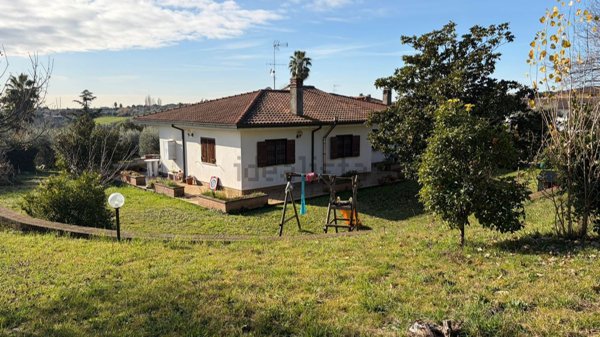 casa indipendente in vendita a Velletri