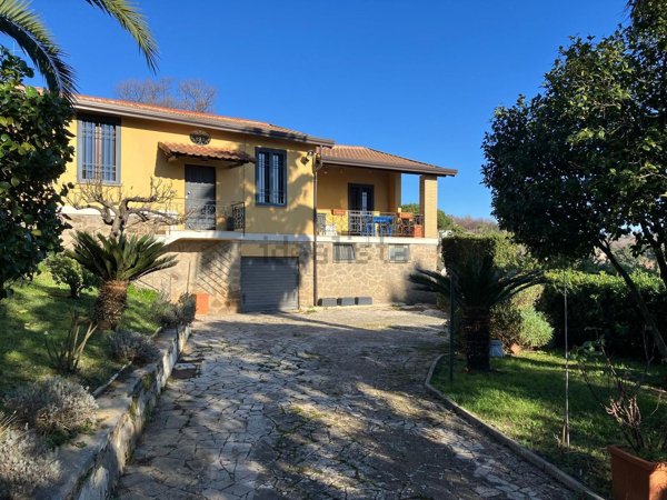 casa indipendente in vendita a Velletri