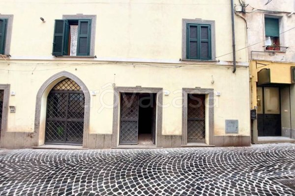 negozio in vendita a Velletri