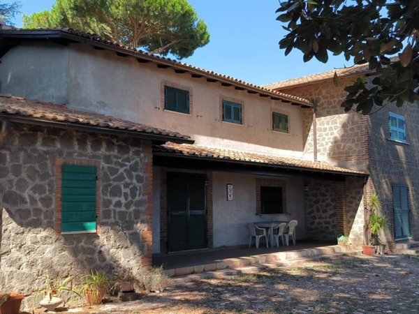 casa indipendente in vendita a Velletri