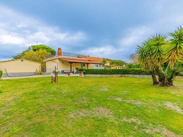 casa indipendente in vendita a Velletri