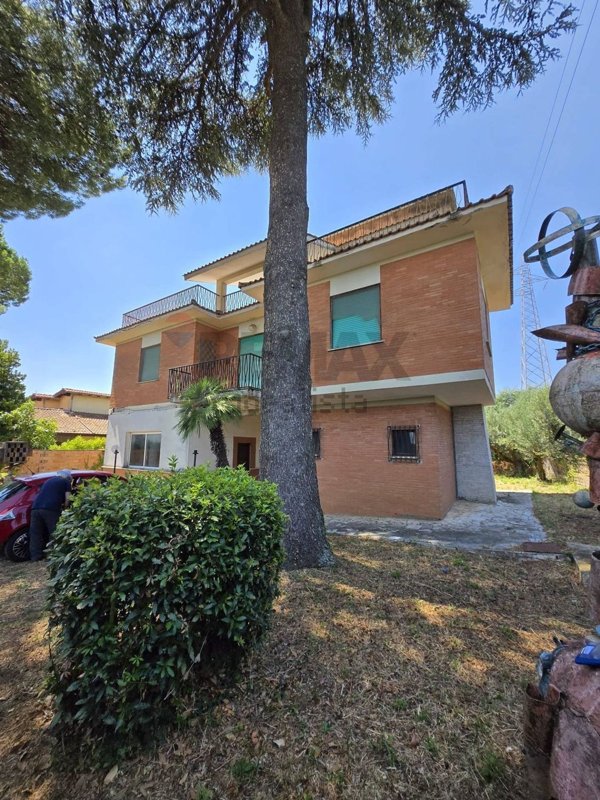 casa indipendente in vendita a Velletri