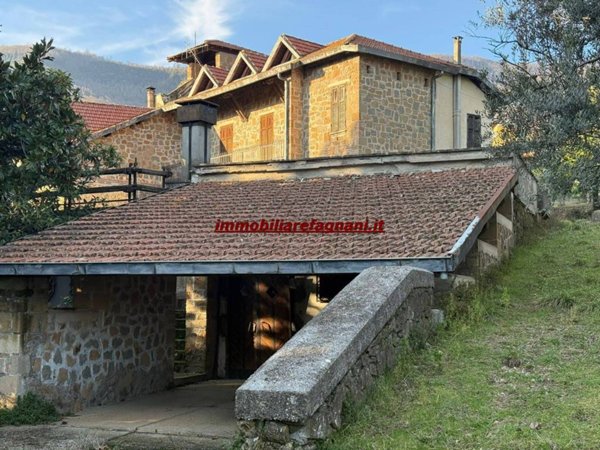 casa indipendente in vendita a Velletri