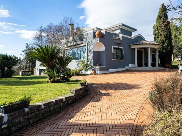 casa indipendente in vendita a Velletri