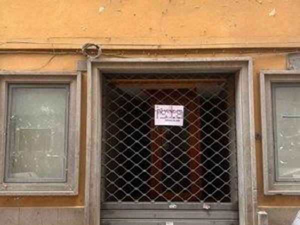locale commerciale in vendita a Velletri