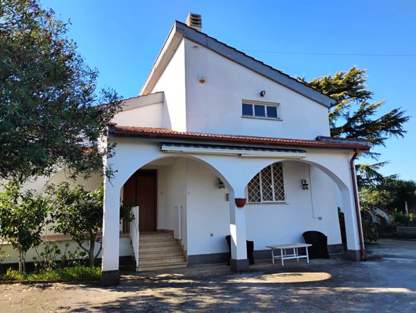 casa indipendente in vendita a Velletri