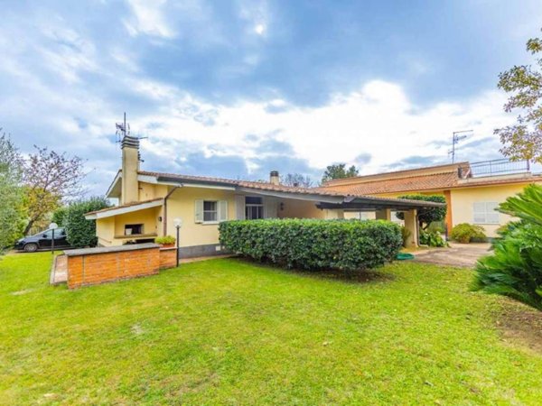 casa indipendente in vendita a Velletri