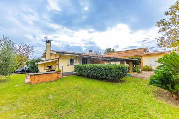 casa indipendente in vendita a Velletri