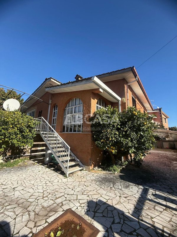 casa indipendente in vendita a Velletri