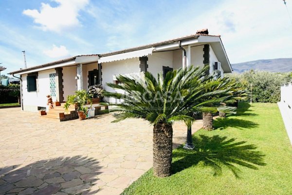 casa indipendente in vendita a Velletri