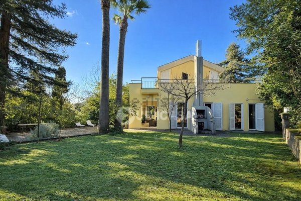 casa indipendente in vendita a Velletri