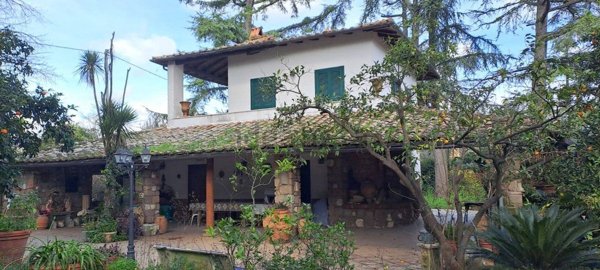 pentavano in vendita a Velletri