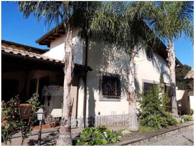 casa indipendente in vendita a Velletri