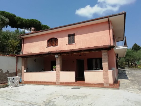 casa indipendente in vendita a Velletri