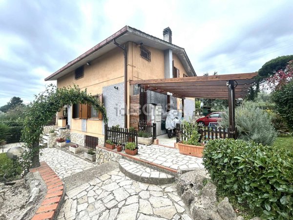 casa indipendente in vendita a Velletri
