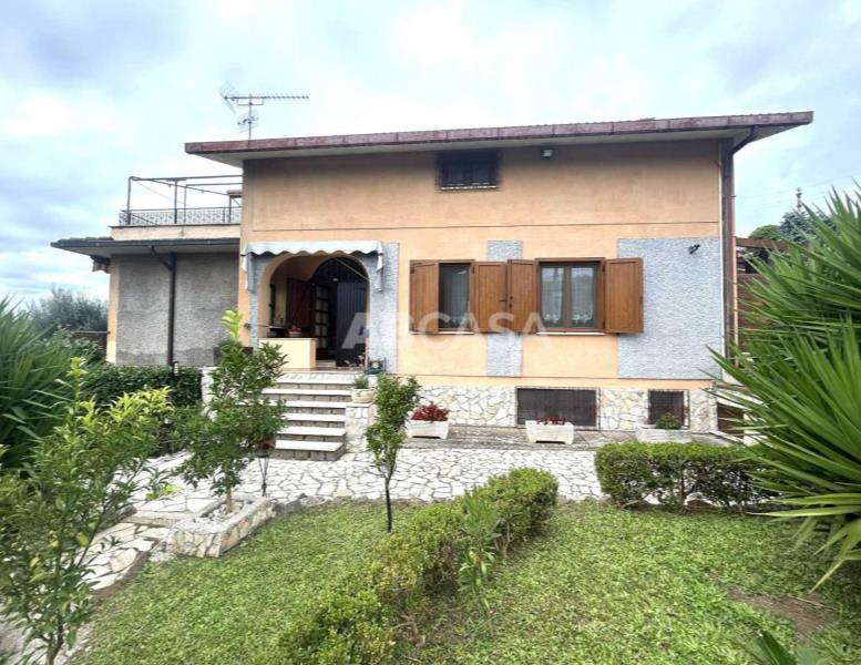 casa indipendente in vendita a Velletri