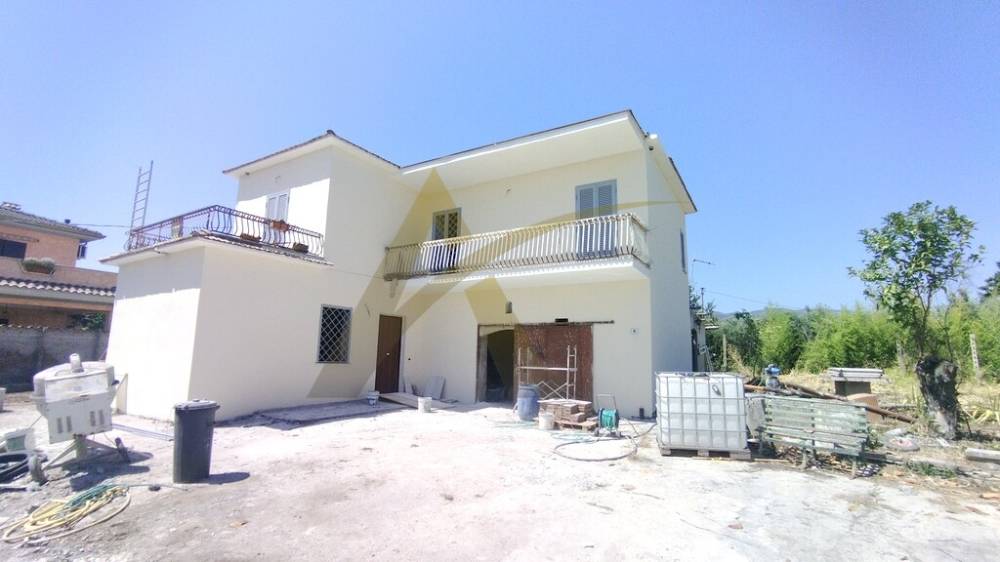 casa indipendente in vendita a Velletri