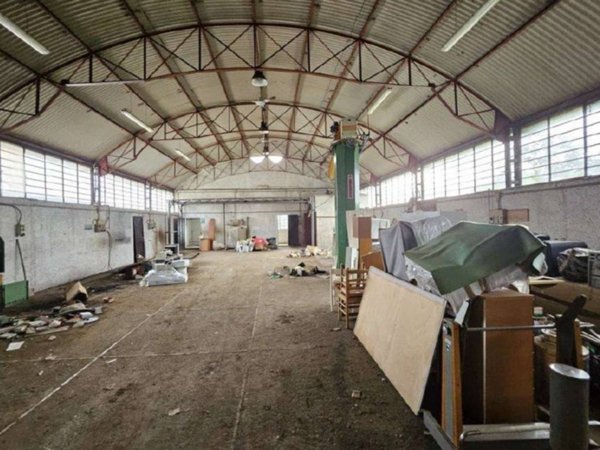 locale commerciale in vendita a Velletri