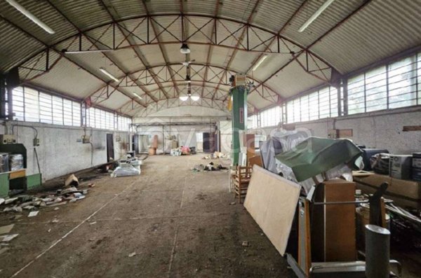 locale commerciale in vendita a Velletri