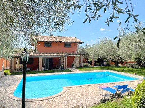 casa indipendente in vendita a Velletri