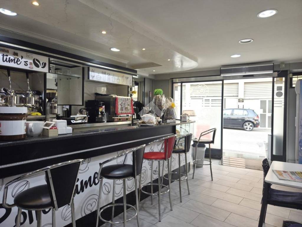 negozio in vendita a Velletri