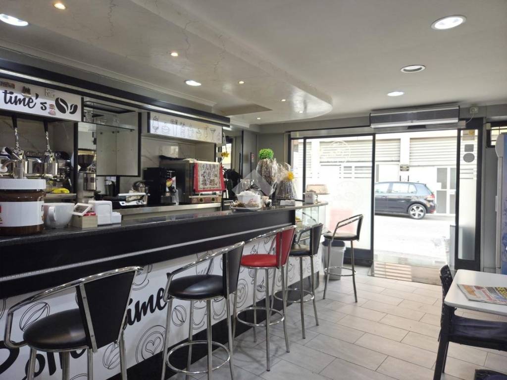 negozio in vendita a Velletri