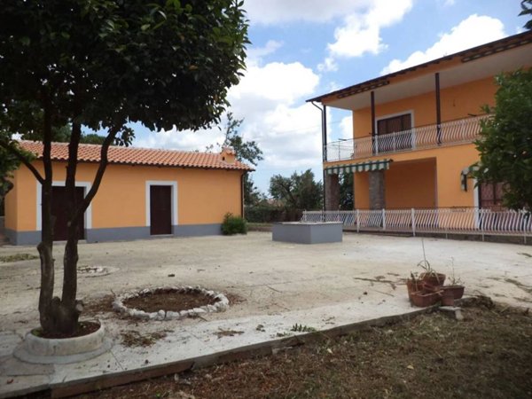 casa indipendente in vendita a Velletri