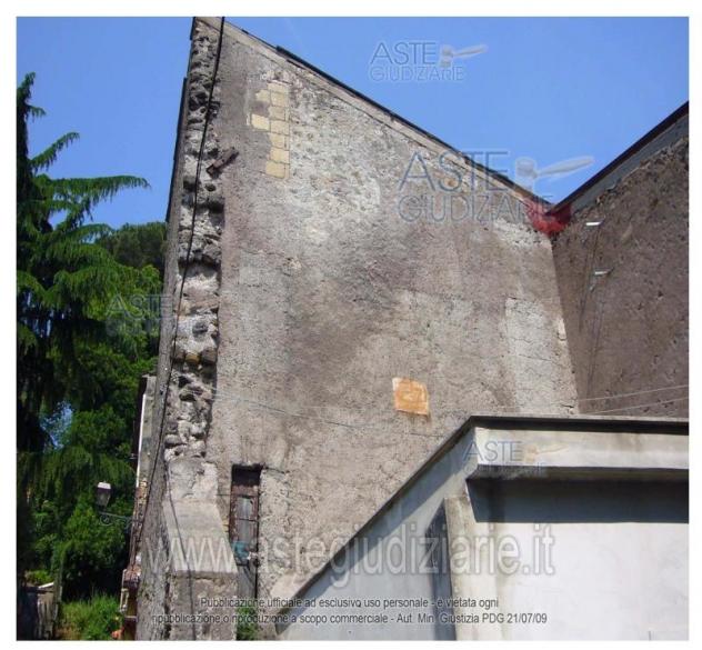 locale commerciale in vendita a Velletri