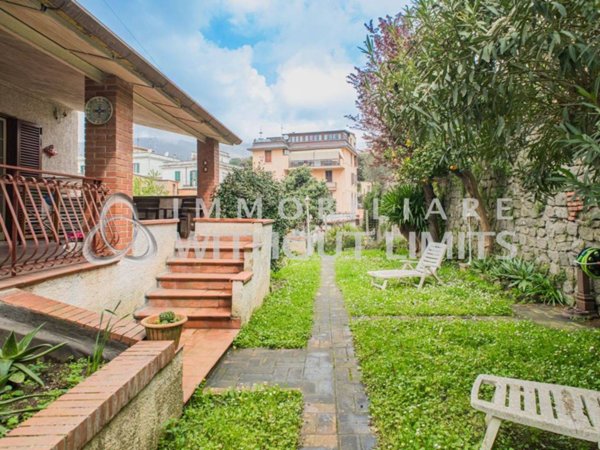 casa indipendente in vendita a Velletri