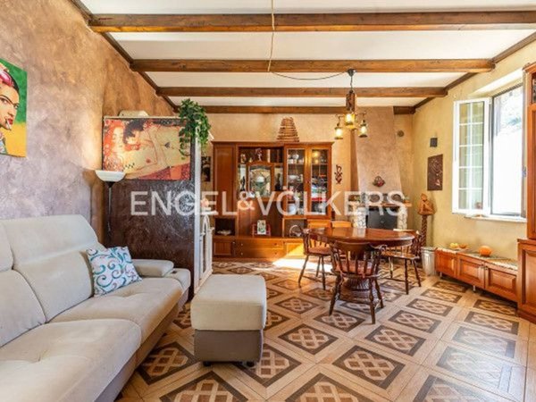 casa indipendente in vendita a Velletri