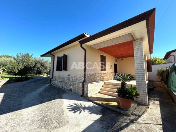 casa indipendente in vendita a Velletri