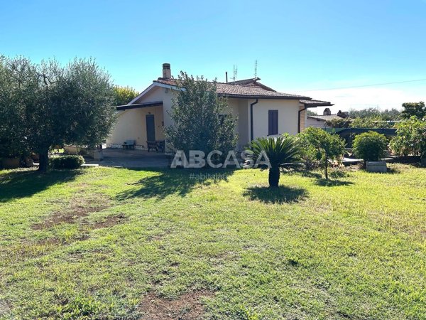 casa indipendente in vendita a Velletri