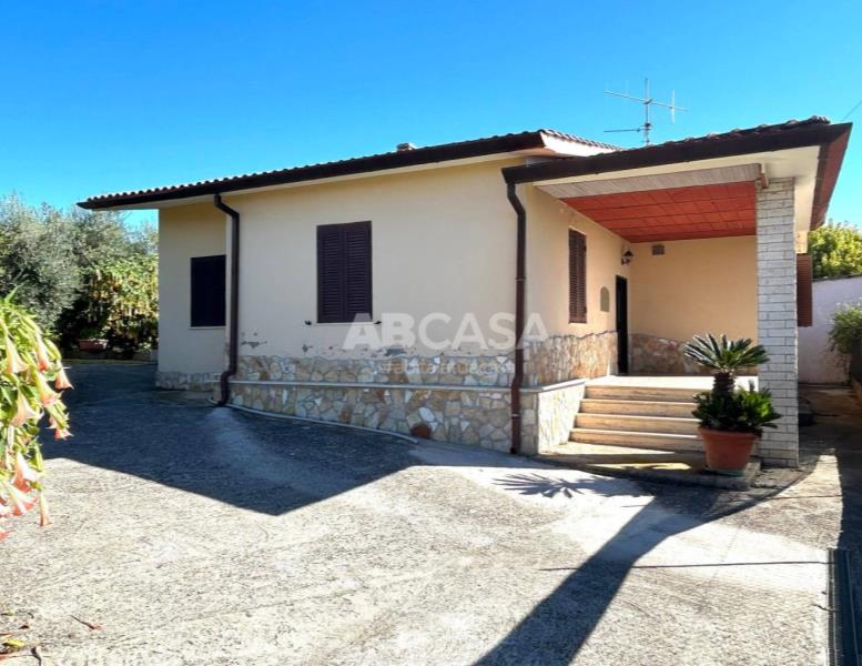 casa indipendente in vendita a Velletri