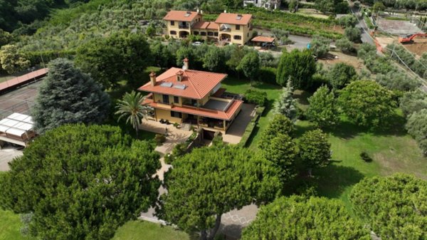 casa indipendente in vendita a Velletri