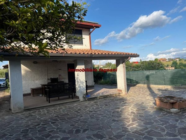 casa indipendente in vendita a Velletri