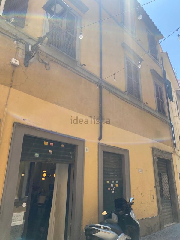 locale commerciale in vendita a Velletri
