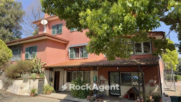 casa indipendente in vendita a Velletri