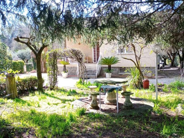 casa indipendente in vendita a Velletri