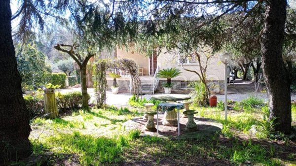 casa indipendente in vendita a Velletri